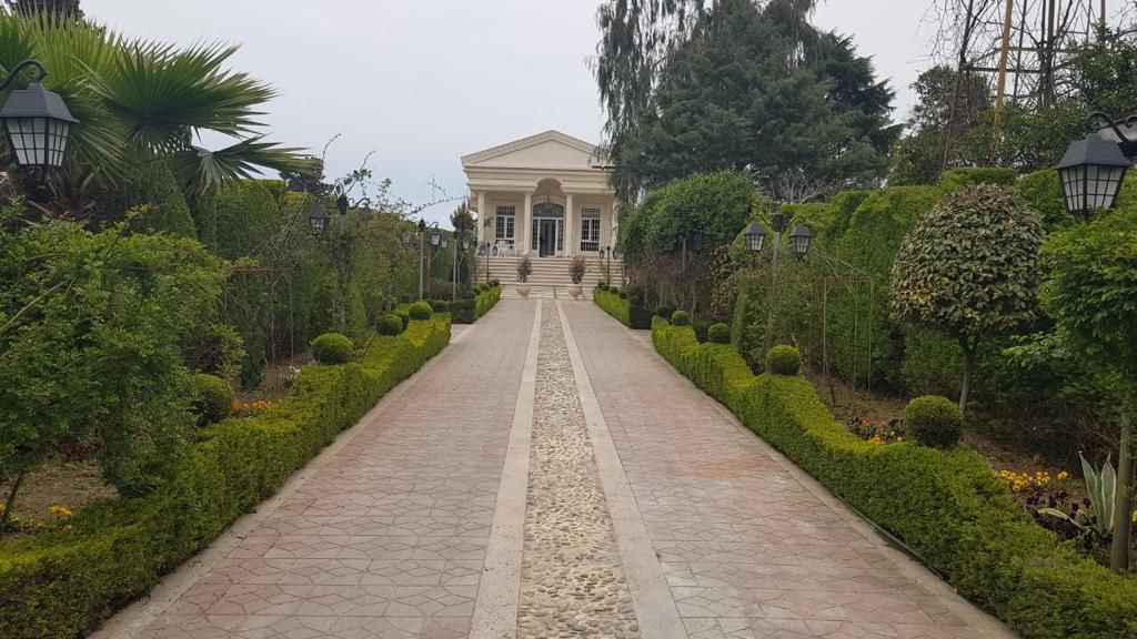 ویلا با ساحل اختصاصی و استخردار