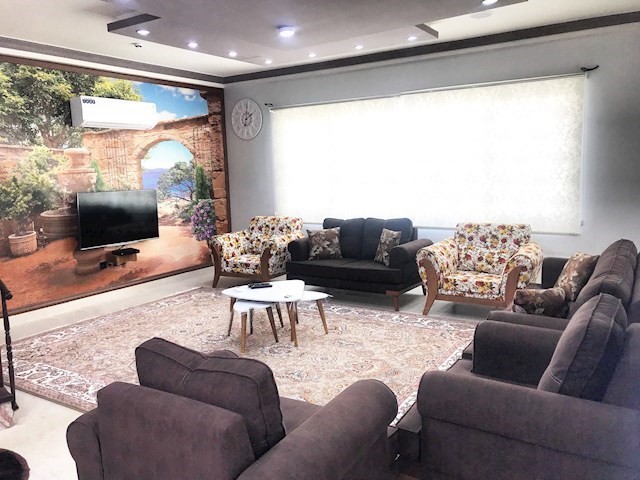 ویلای تریبلکس با استخر سر پوشیده