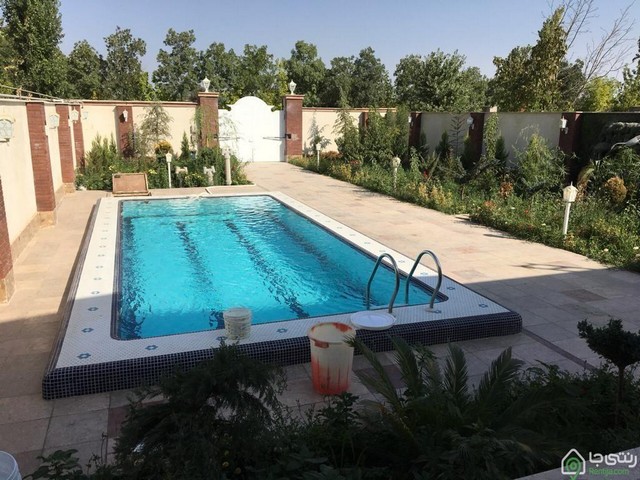 ویلا با استخر سقف مکانیزه