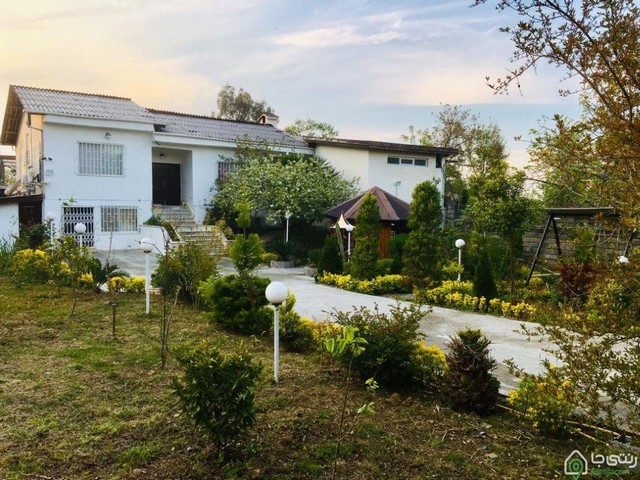 ویلای کوهپایه ای و استخردار