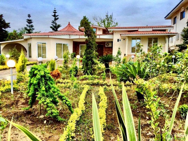 ویلا استخردار و در نزدیکی دریا