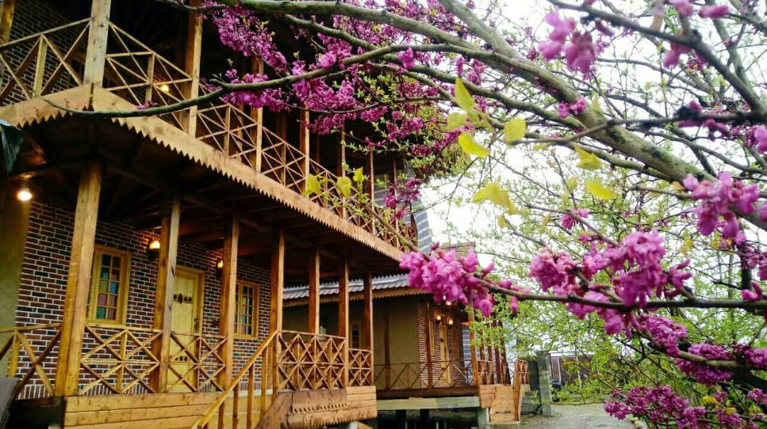 ویلای چوبی در  جاده  ماسوله