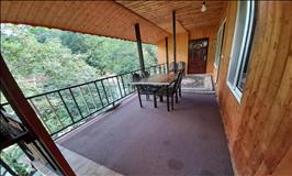 واحد چوبی جنگلی لب رودخونه در ماسال