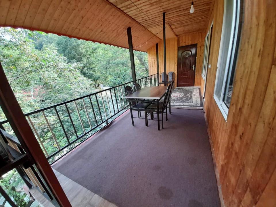 واحد چوبی جنگلی لب رودخونه در ماسال