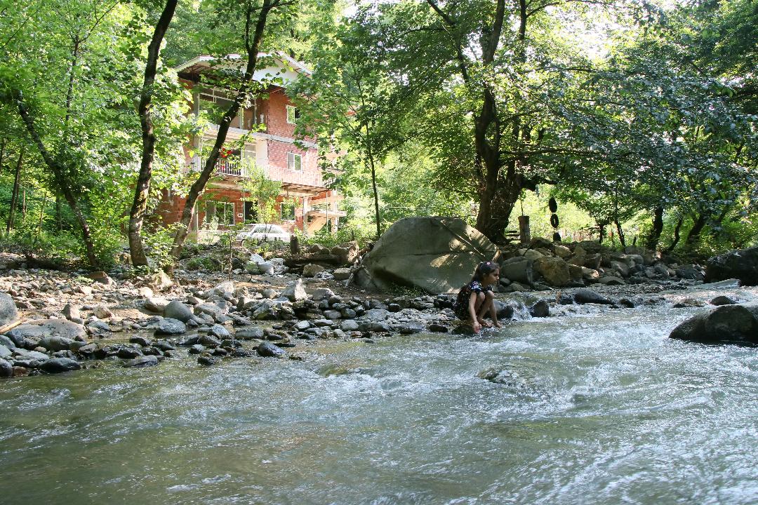 ویلای لب رودخونه ۲خواب بالکن داردر اسالم