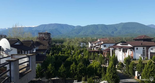 ویلای تریبلکس با استخر سر پوشیده