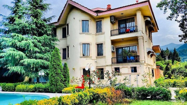 اجاره ویلا با دو استخر