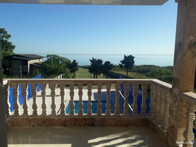 ویلا ساحلی استخر رو باز