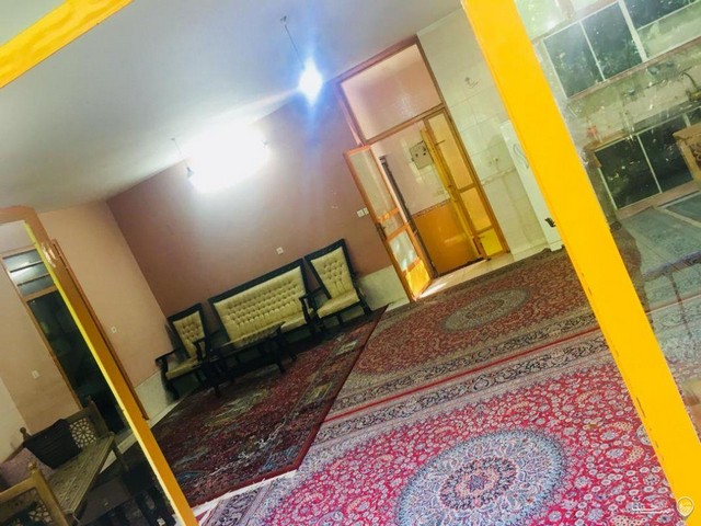 ویلا در باغ بهادران در کنار رودخانه