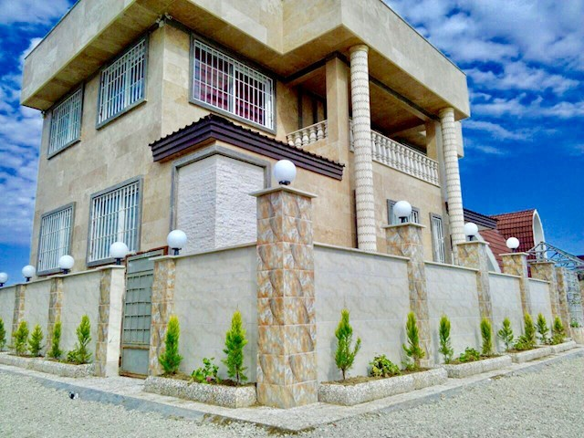 ویلای تریبلکس با استخر سر پوشیده