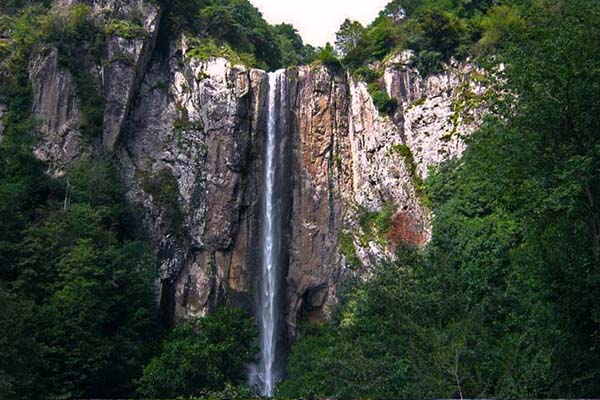 معرفی آبشار لاتون